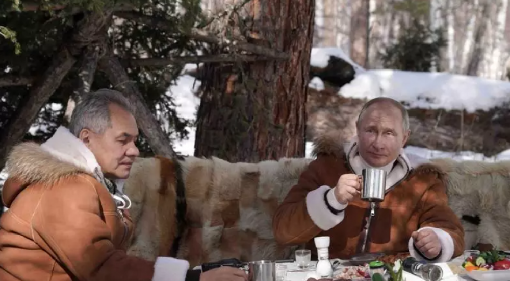 Vladimir Putin le recomandă rușilor să bea ceai de tei în loc de Coca-Cola